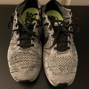 Nike mens Flyknit Racer